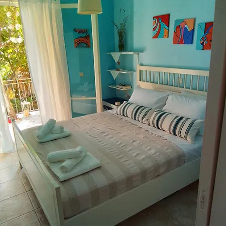 Nona's Каравомилос