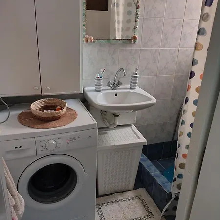 Nona's * Каравомилос